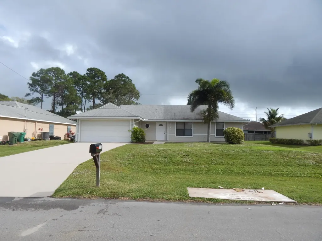 3025 SW Circle Street Port St Lucie FL 34953