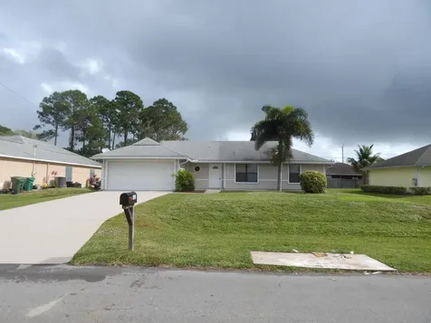 3025 SW Circle Street Port St Lucie FL 34953