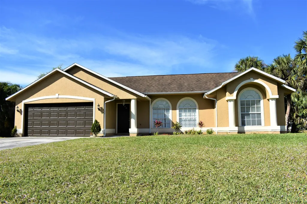 1629 SW Ruiz Terrace Port St Lucie FL 34953