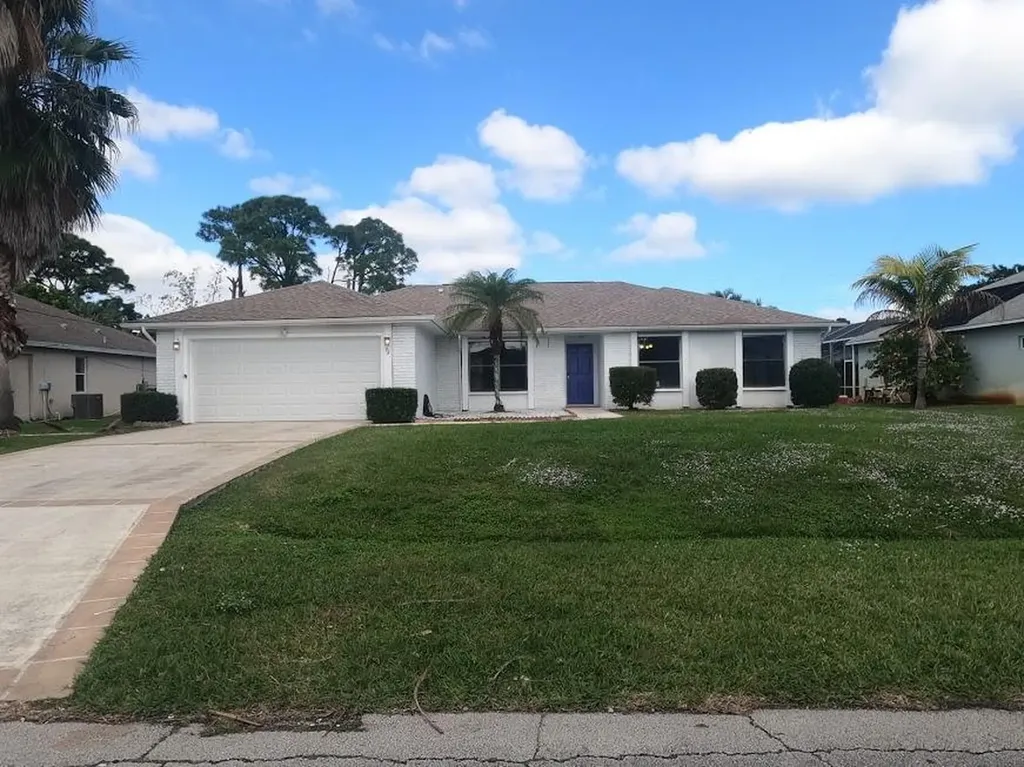 913 SE Breakwater Avenue Port St Lucie FL 34983