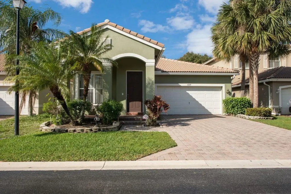 6689 Lurais Drive Lake Worth FL 33463