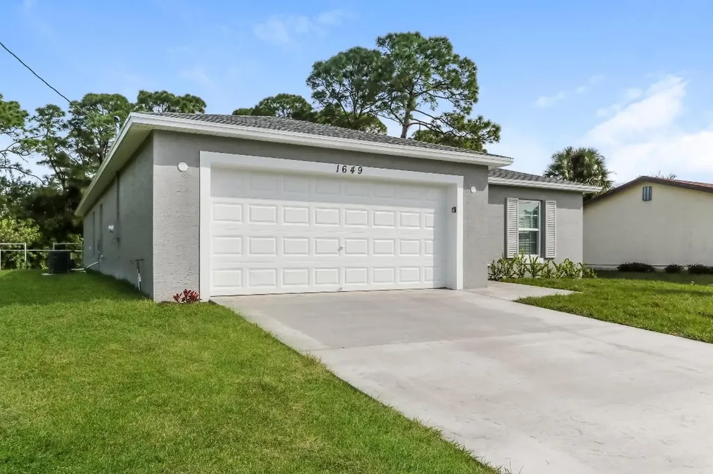 1649 SW Burlington Street Port St Lucie FL 34984