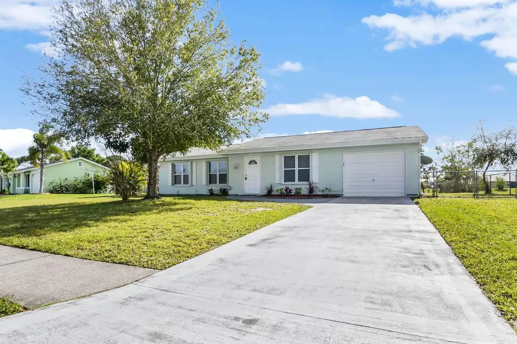702 SW Bridgeport Drive Port St Lucie FL 34953