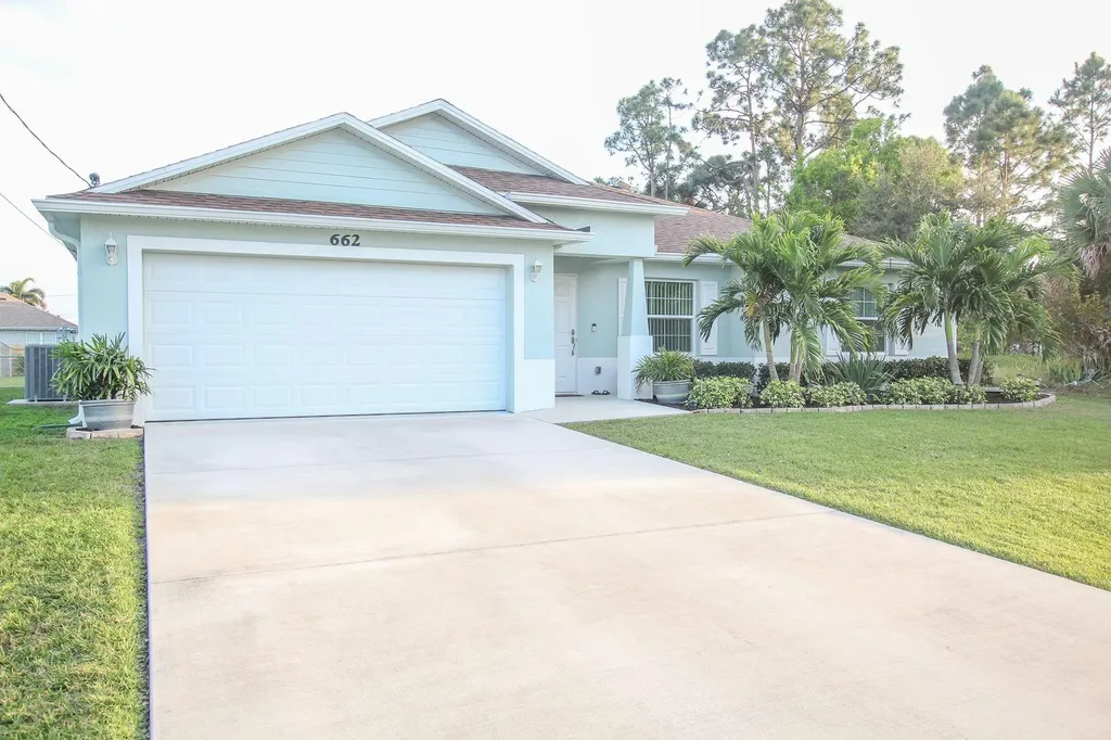 662 SE Evergreen Terrace Port St Lucie FL 34983