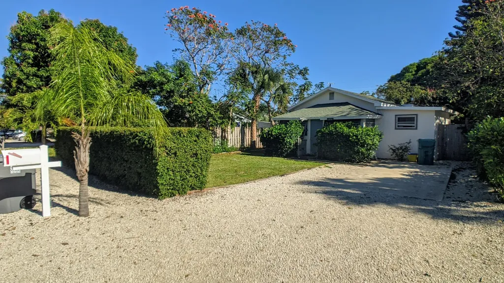 3816 N Old Dixie Highway Delray Beach FL 33483