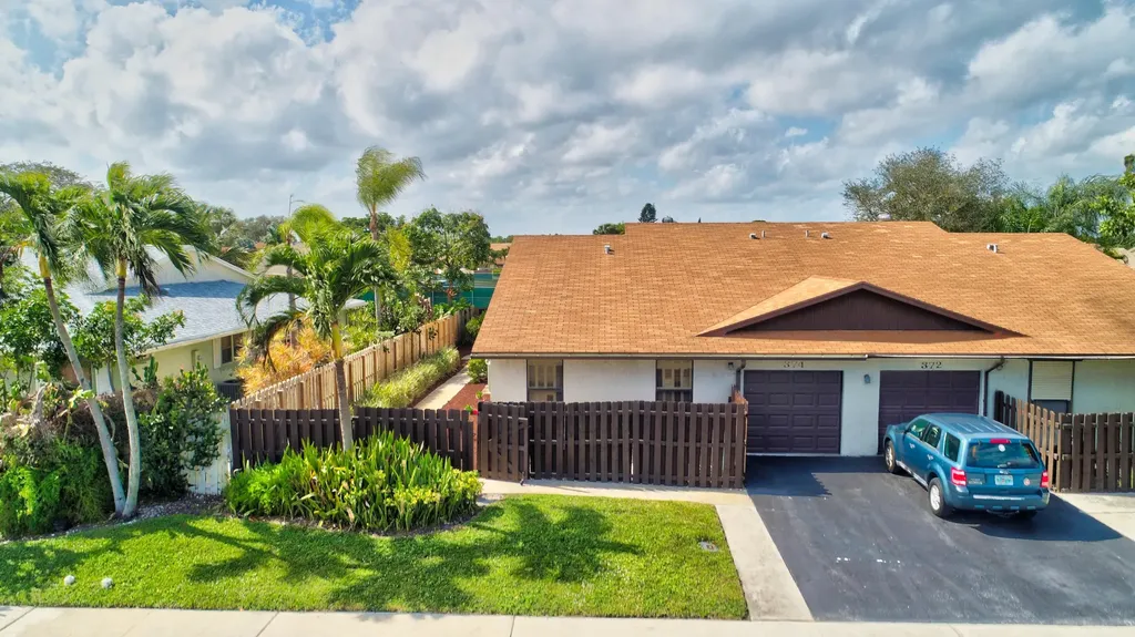 374 SW 27th Avenue Delray Beach FL 33445