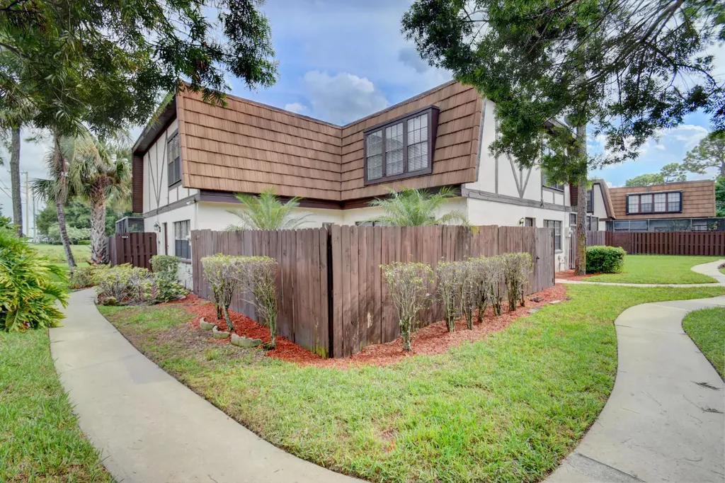104 Weybridge Circle Royal Palm Beach FL 33411