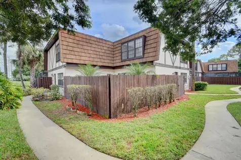 104 Weybridge Circle Royal Palm Beach FL 33411