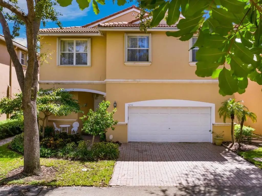 1050 Oysterwood Street Hollywood FL 33019