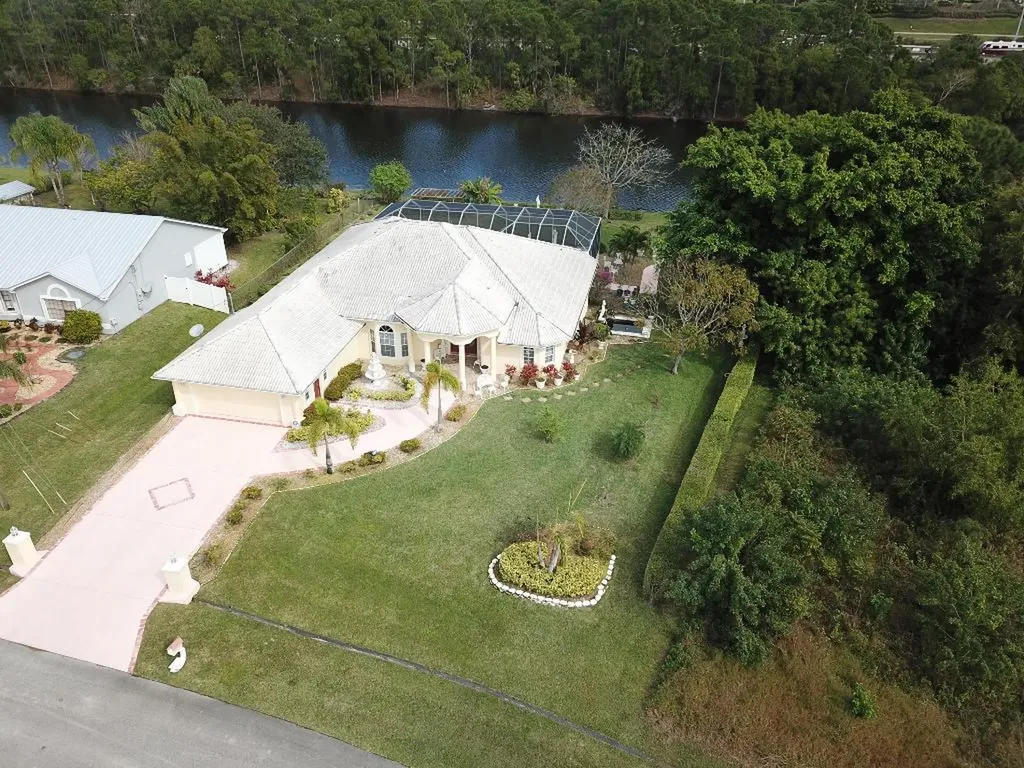 3805 SW Revere Court Port St Lucie FL 34953