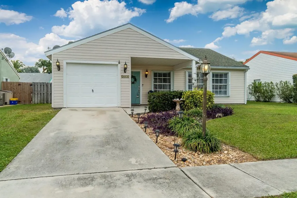 5075 Canal Circle E Lake Worth FL 33467
