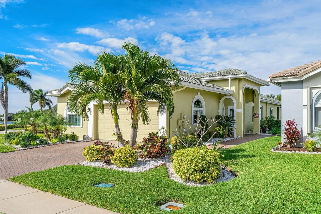 8239 Brindisi Lane Boynton Beach FL 33472