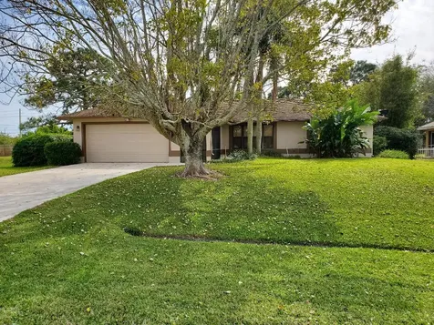646 NW Billiar Avenue Port St Lucie FL 34983