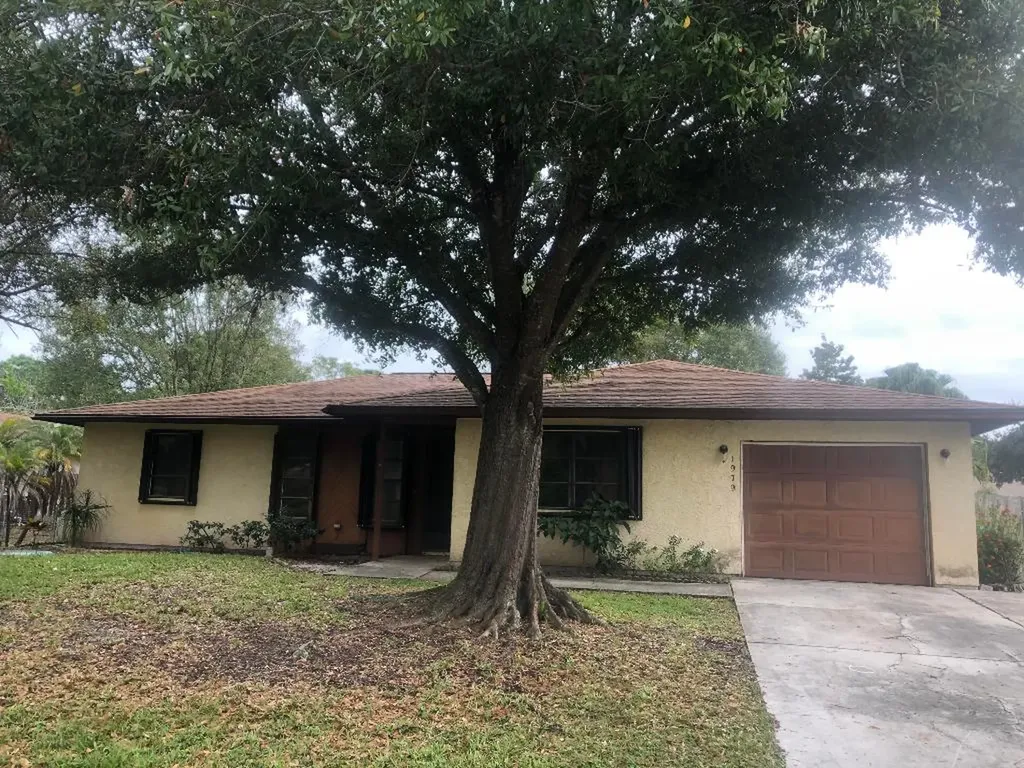 1979 SW Brisbane Street Port St Lucie FL 34984