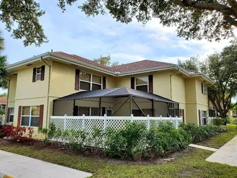 17 Bedford Court Royal Palm Beach FL 33411