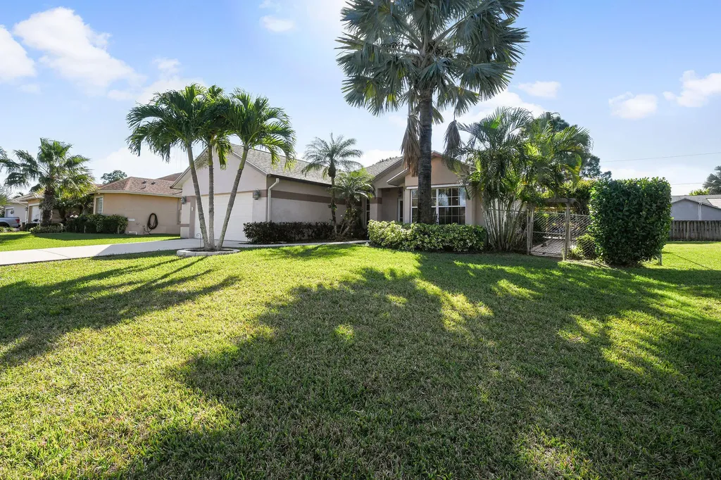 2266 SE Marsh Avenue Port St Lucie FL 34952
