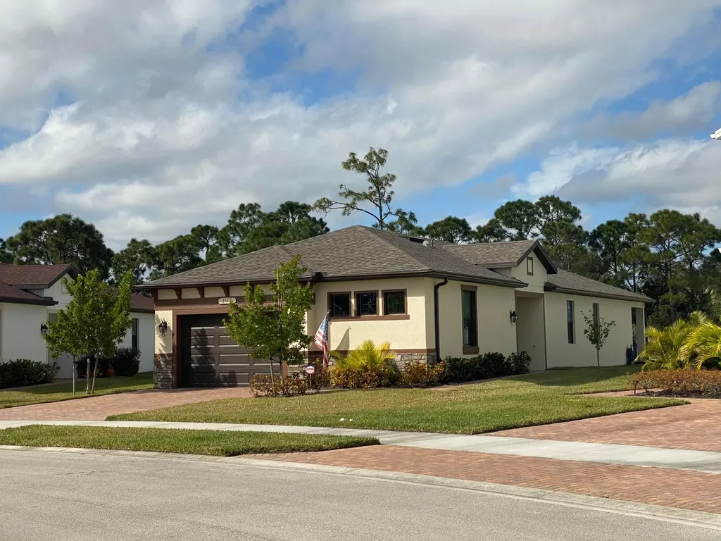 197 SE Via Visconti Port St Lucie FL 34952