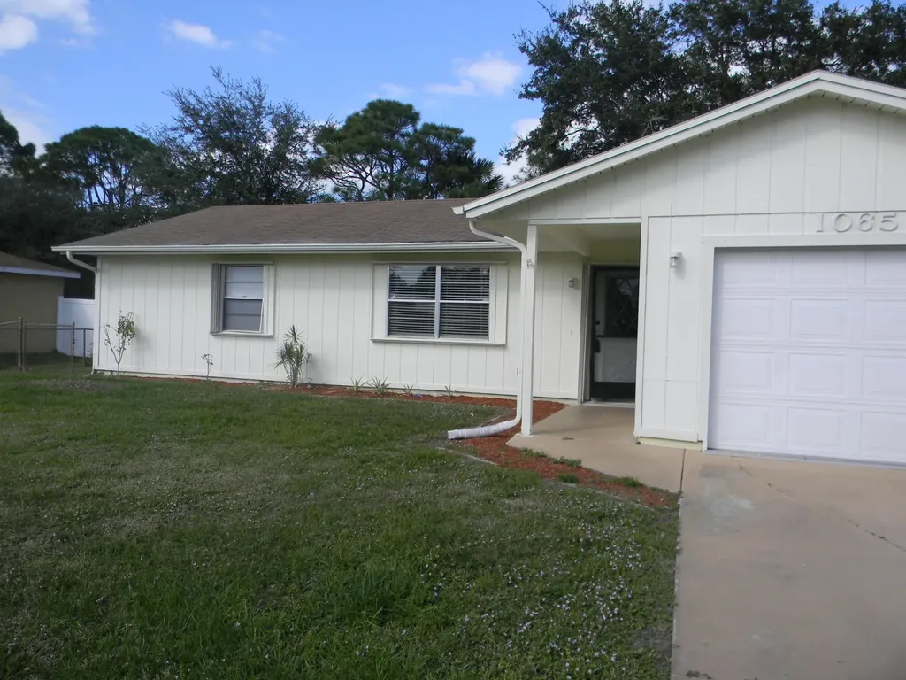 1065 SW Gastador Avenue Port St Lucie FL 34953