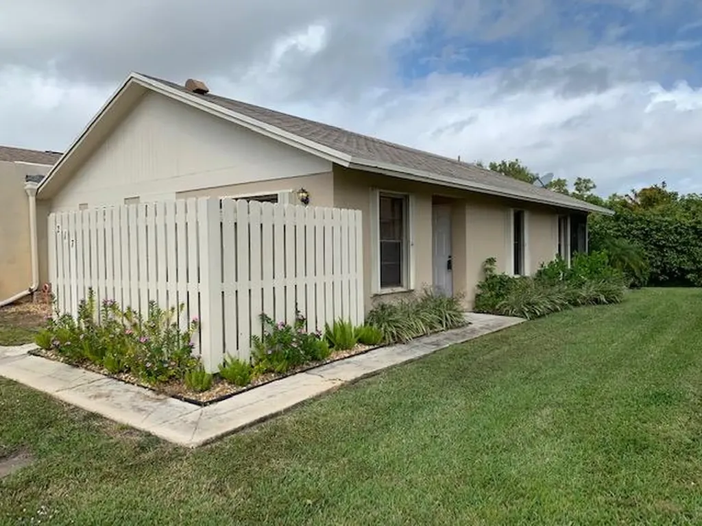 217 SE 1st Circle Boynton Beach FL 33435