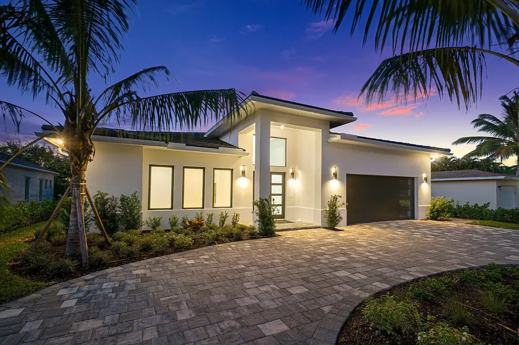 303 NW 18th Street Delray Beach FL 33444