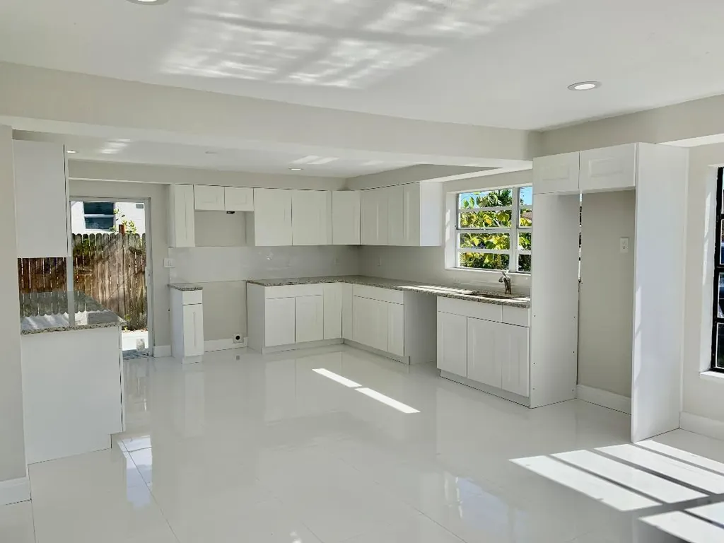 5621 SW 36th Court West Park FL 33023