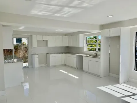 5621 SW 36th Court West Park FL 33023