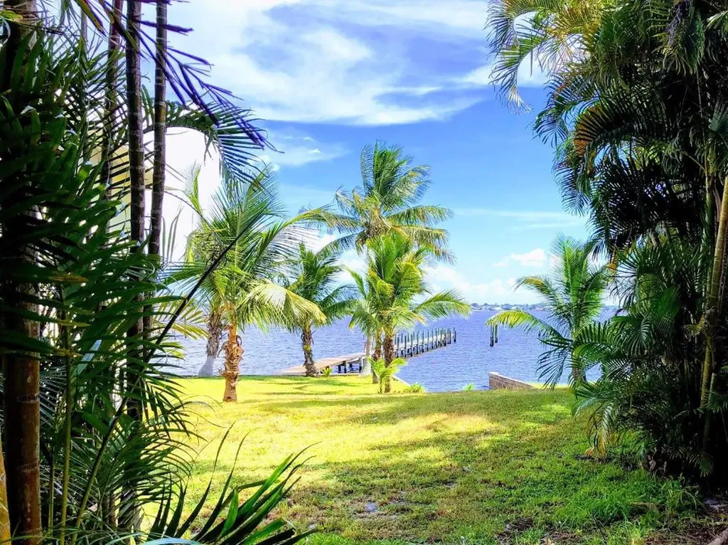 935 NE Banyan Tree Drive Jensen Beach FL 34957