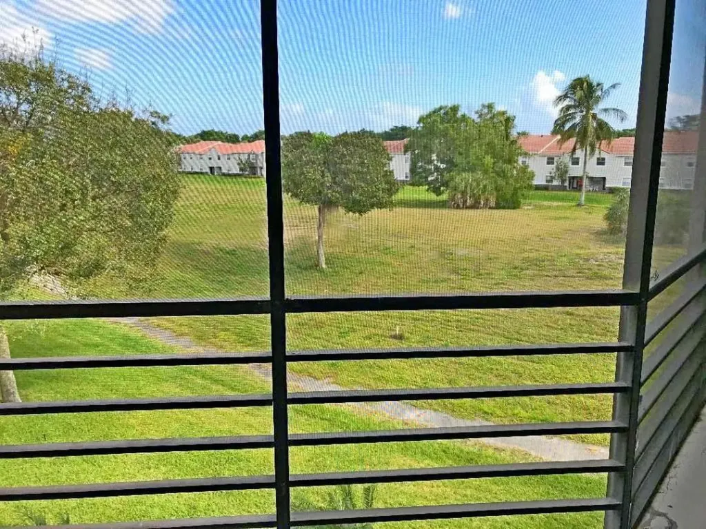 5749 Camino Del Sol Boca Raton FL 33433