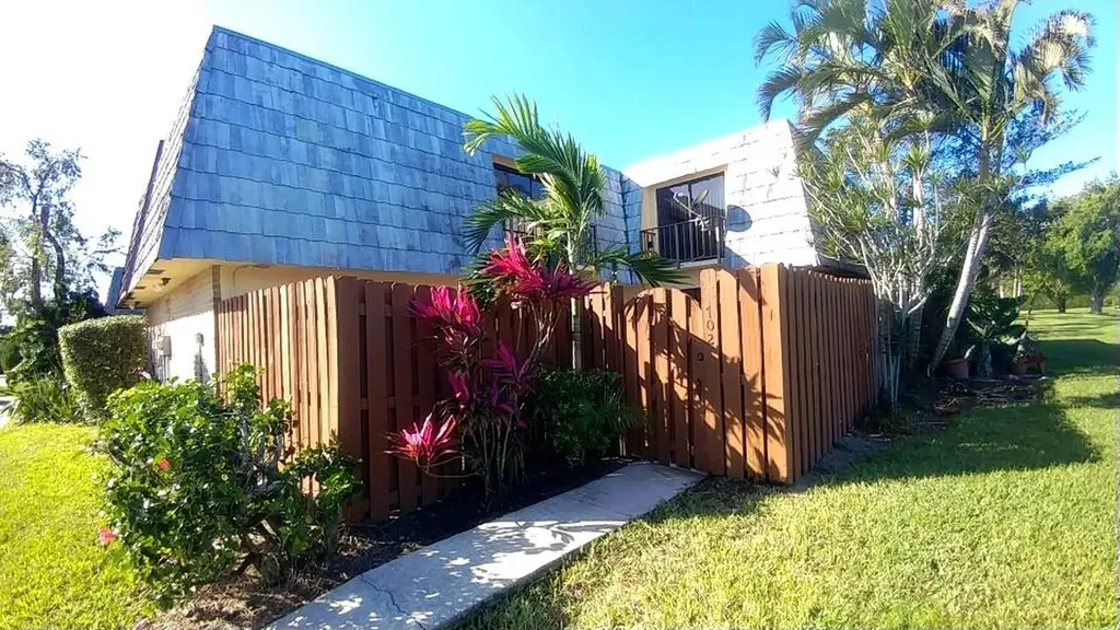 702 Springdale Circle Palm Springs FL 33461