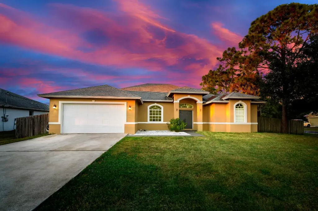 901 SW Versailles Avenue Port St Lucie FL 34953