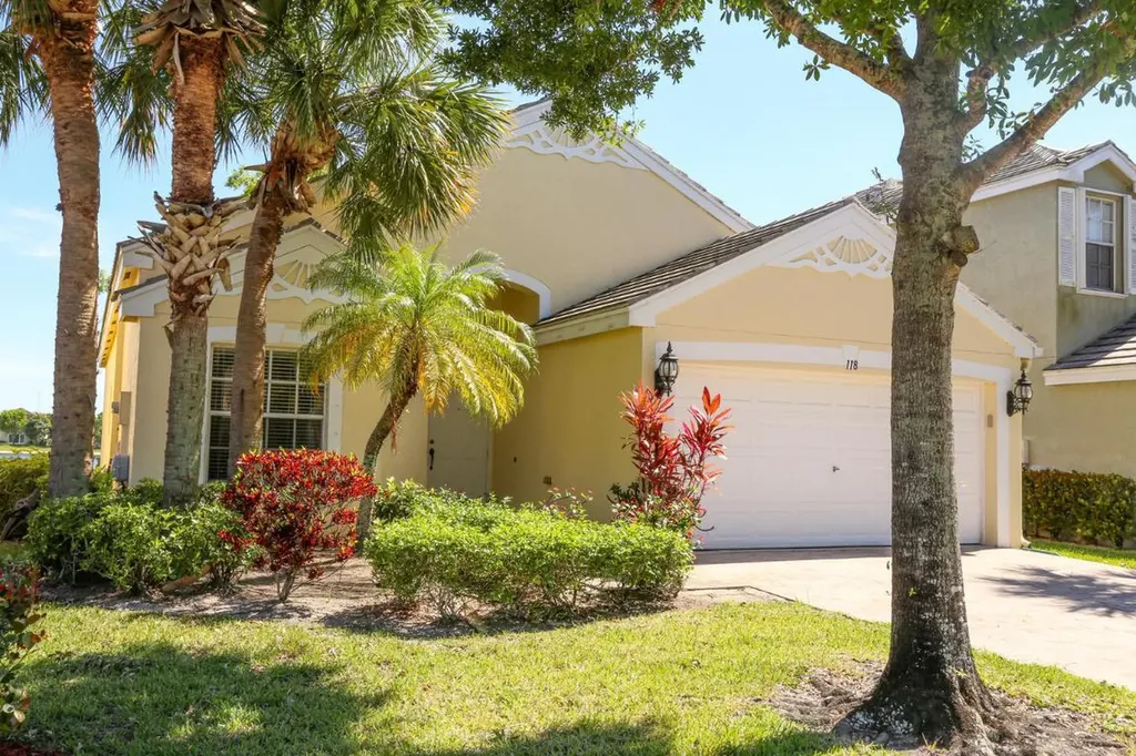118 Berenger Walk Royal Palm Beach FL 33414