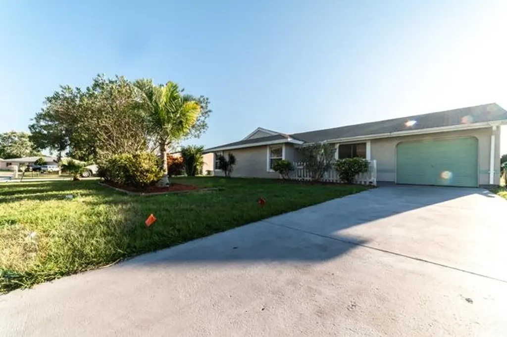 1532 SE Faculty Court Port St Lucie FL 34952