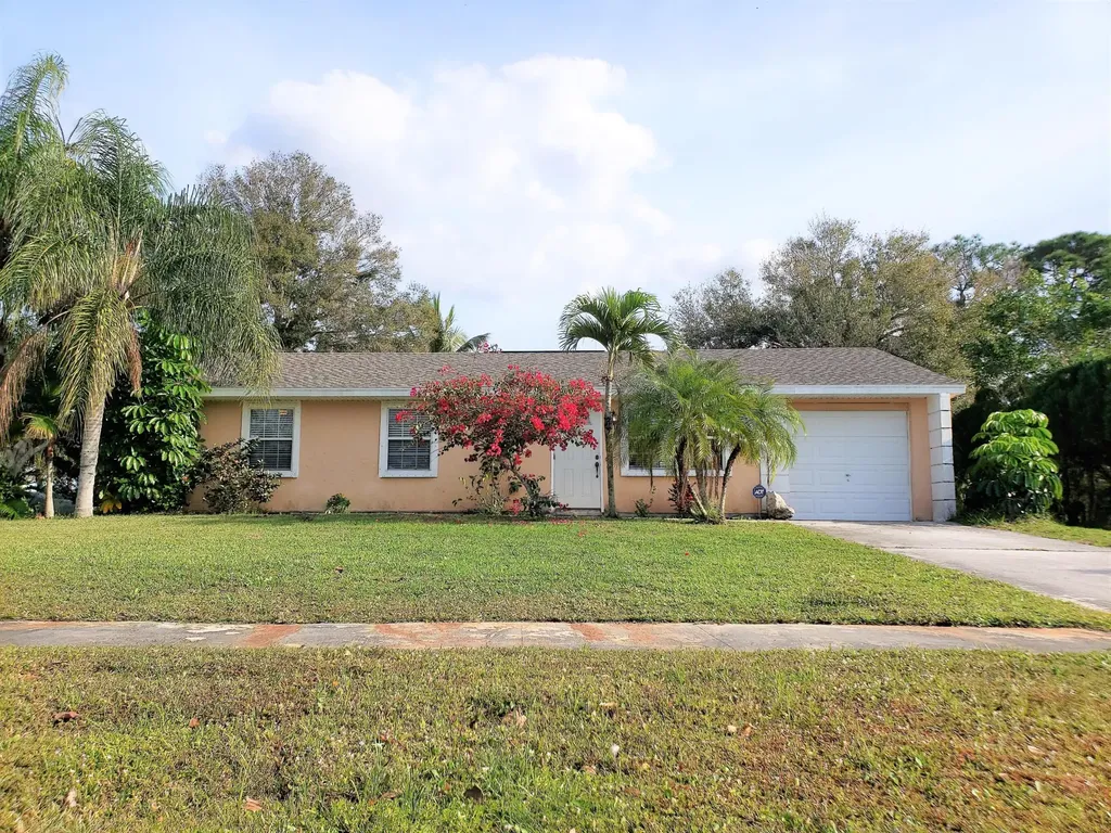 382 NE Brasher Court Port St Lucie FL 34983