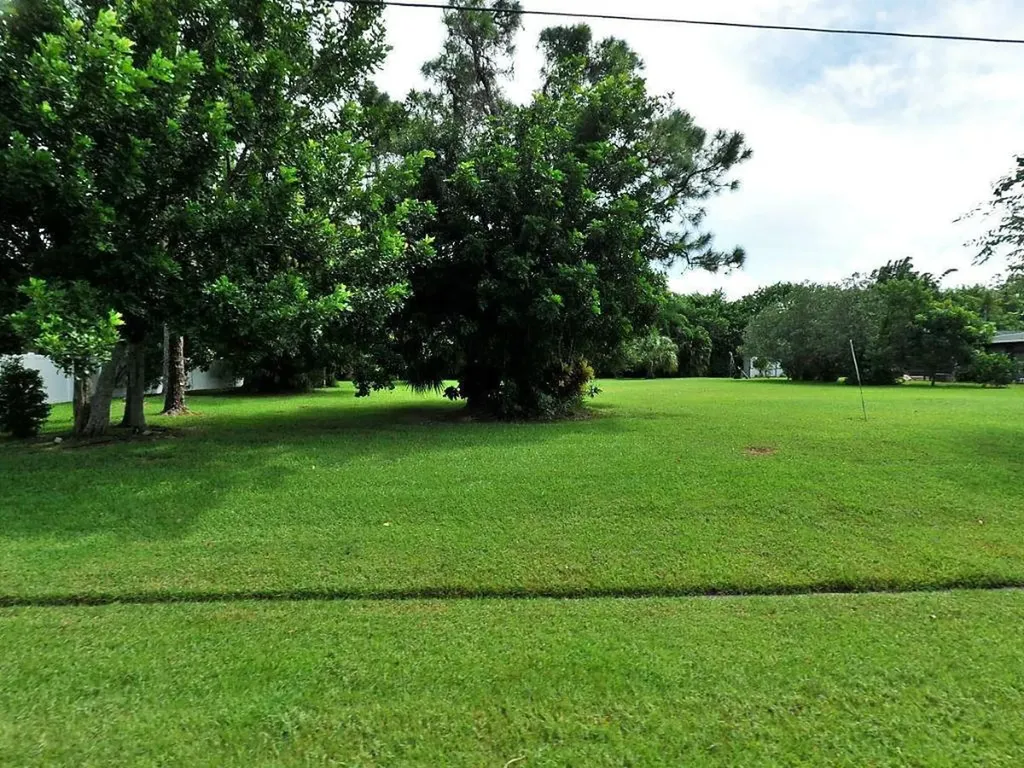 1774 SE Dominic Avenue Port St Lucie FL 34952