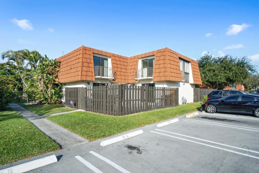 2148 White Pine Circle Greenacres FL 33415