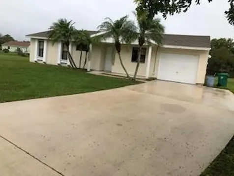1961 SE West Dunbrooke Circle Port St Lucie FL 34952
