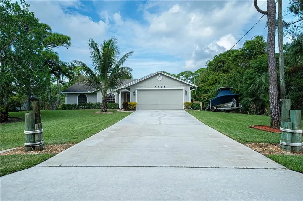 5925 SE Circle Street Hobe Sound FL 33455