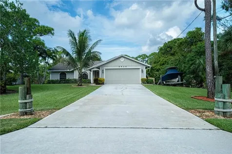5925 SE Circle Street Hobe Sound FL 33455