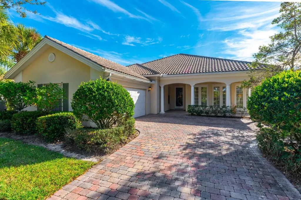 8851 SE Eldorado Way Hobe Sound FL 33455