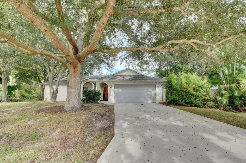 1817 SW Bellevue Avenue Port St Lucie FL 34953
