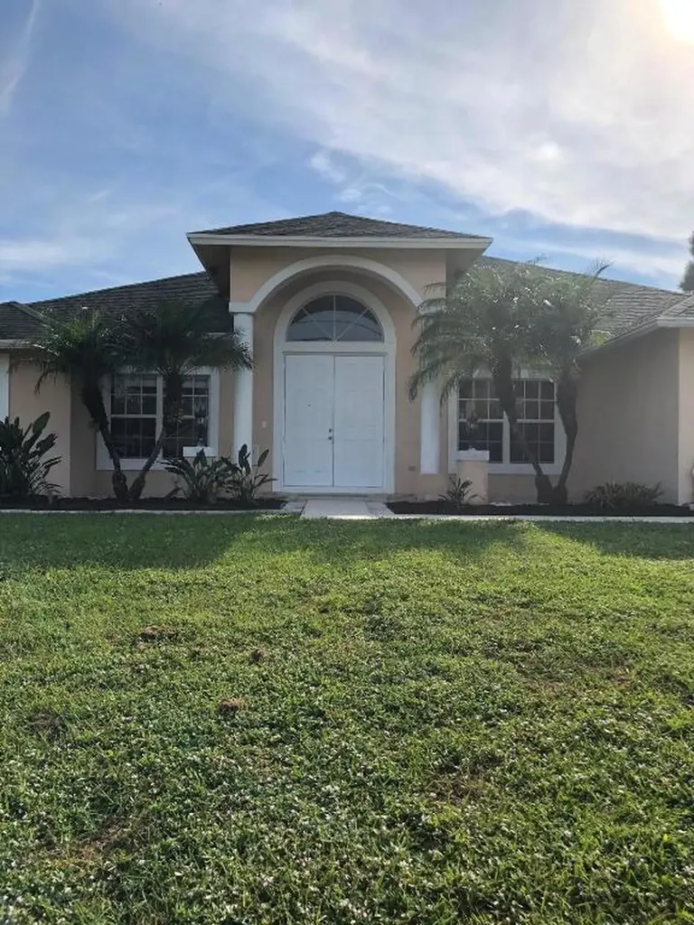 618 SW Dalton Circle Port St Lucie FL 34953