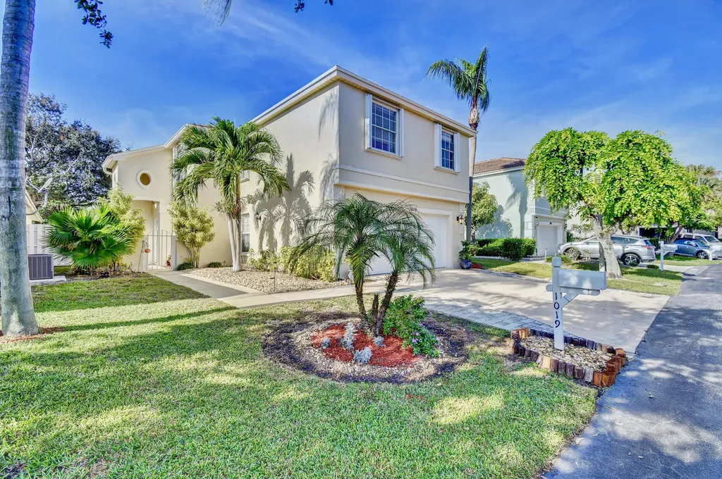 1019 Fairfax Circle W Boynton Beach FL 33436