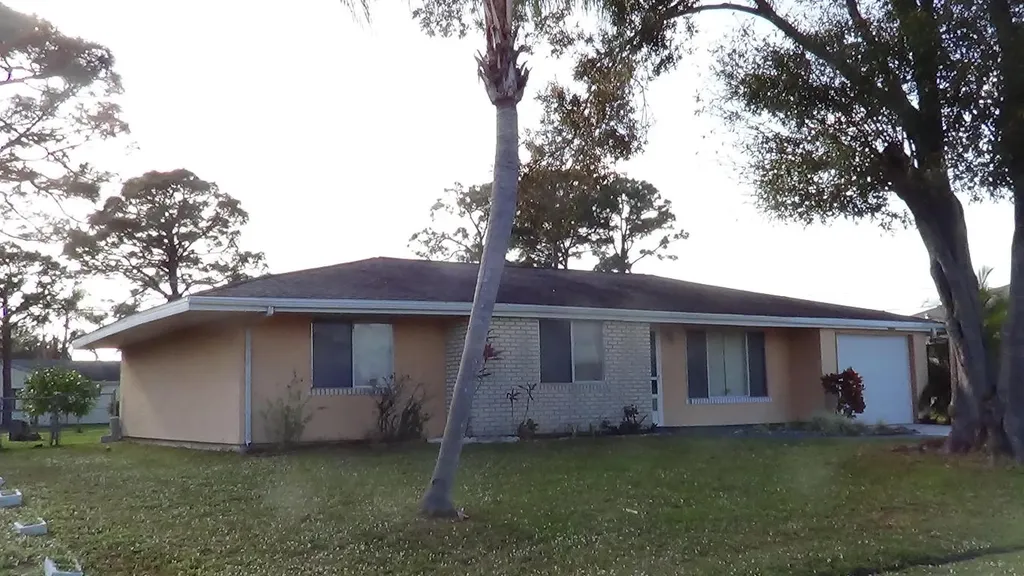 2222 SE Holland Street Port St Lucie FL 34952