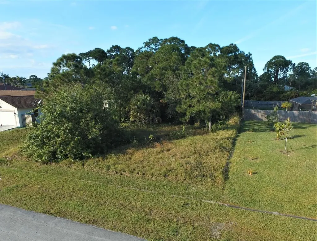 1007 SW Barbarosa Avenue Port St Lucie FL 34953