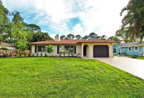 818 SE Damask Avenue Port St Lucie FL 34983