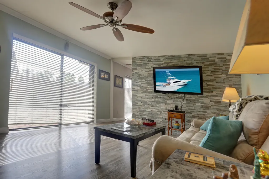 953 Springdale Circle Palm Springs FL 33461