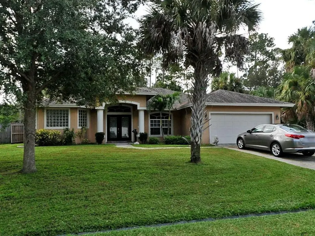 2004 SW Bird Avenue Port St Lucie FL 34953