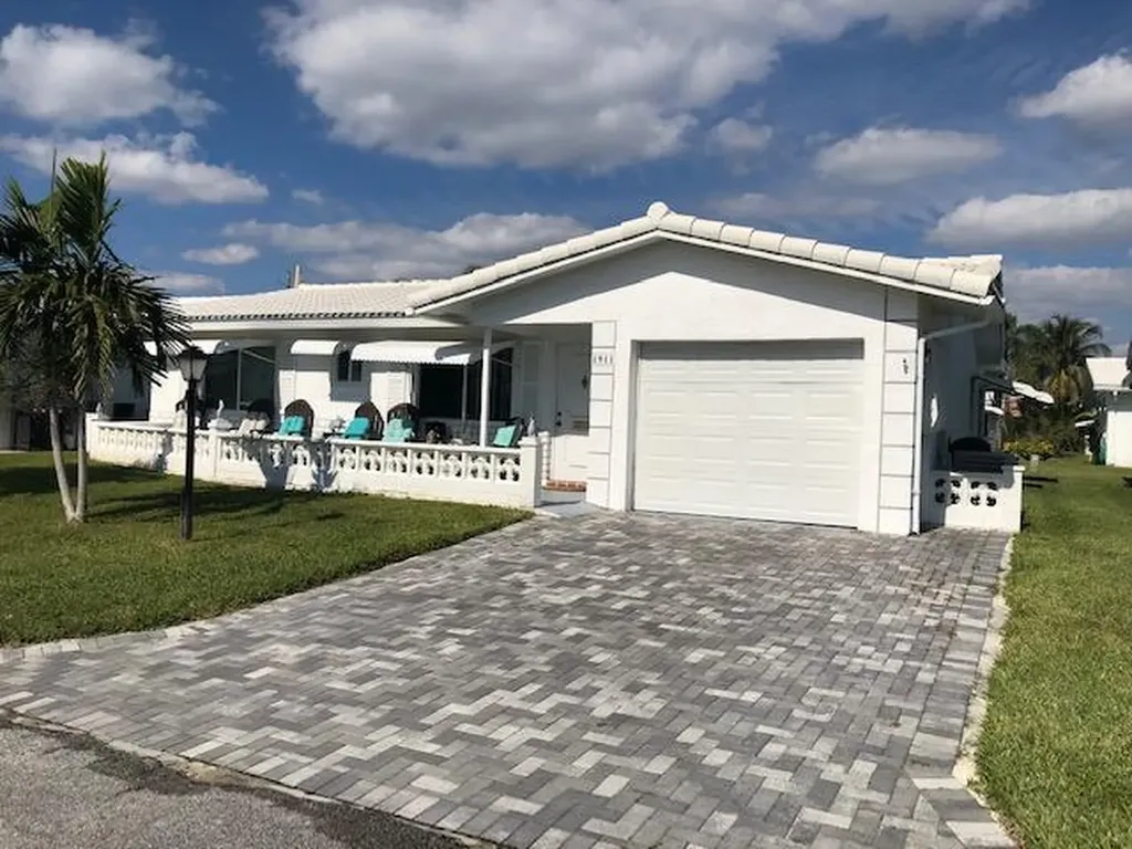 1911 SW 17th Avenue Boynton Beach FL 33426