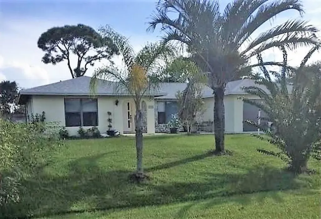 2720 SE Brevard Avenue Port St Lucie FL 34952