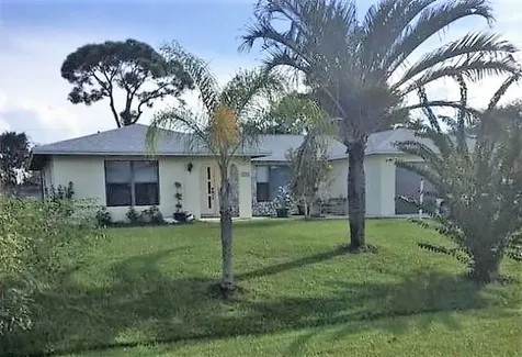 2720 SE Brevard Avenue Port St Lucie FL 34952